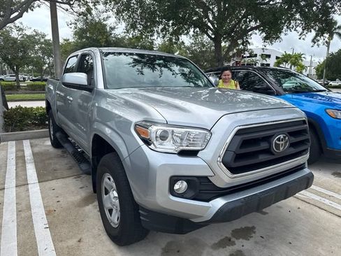 Used 2022 Toyota Tacoma SR5 RWD image 3