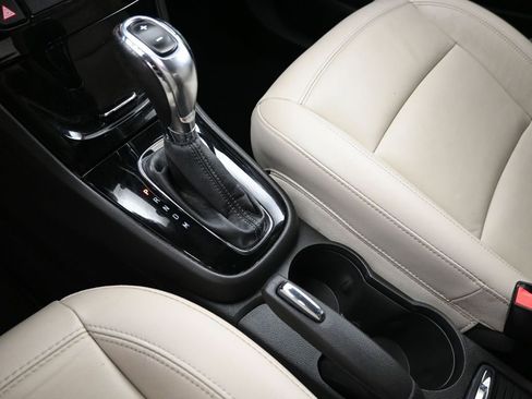 Used 2018 Buick Encore Premium image 27