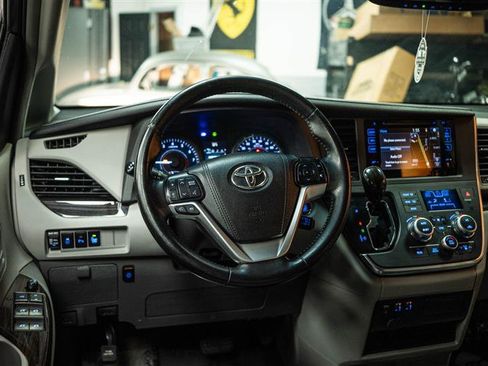 Used 2015 Toyota Sienna XLE w/ XLE Navigation Package image 17