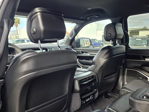 Used 2024 Jeep Wagoneer Series II w/ Flexible Seating Group RWD image 20