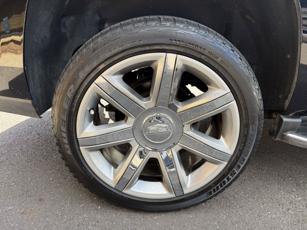 Used 2017 Cadillac Escalade Luxury AWD/4WD image 11