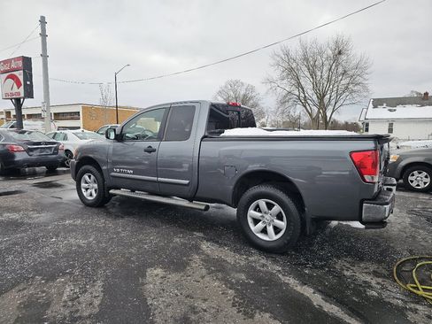 Used 2013 Nissan Titan SV w/ SV Value Truck Pkg image 5