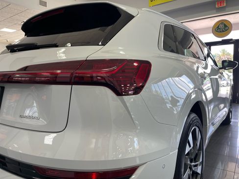 Used 2023 Audi e-tron Premium Plus w/ Premium Plus Package AWD/4WD image 17