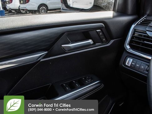 Used 2025 GMC Acadia Elevation w/ Elevation Premium Package image 7