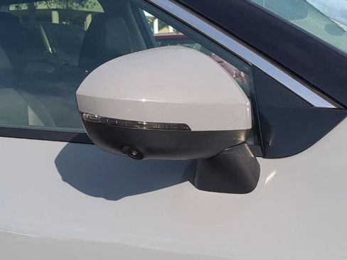 Certified 2025 Nissan Rogue SL w/ Tech Package FWD image 12