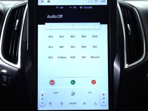 Used 2022 Ford Edge Titanium image 16