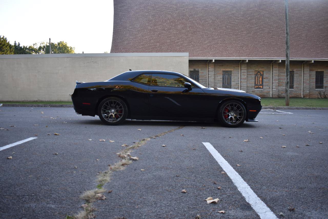 Used 2016 Dodge Challenger SRT RWD image 8