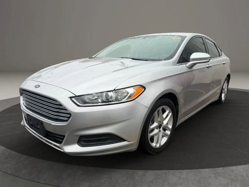 Used 2016 Ford Fusion SE image 1