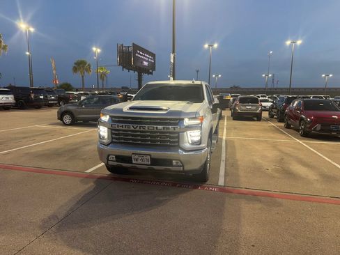 Used 2022 Chevrolet Silverado 2500 LTZ w/ LTZ Texas Edition AWD/4WD image 2