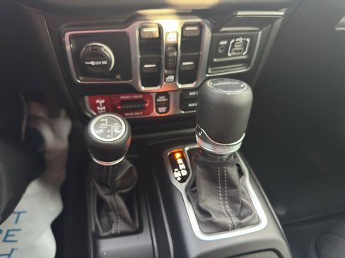 Used 2025 Jeep Gladiator Rubicon image 22