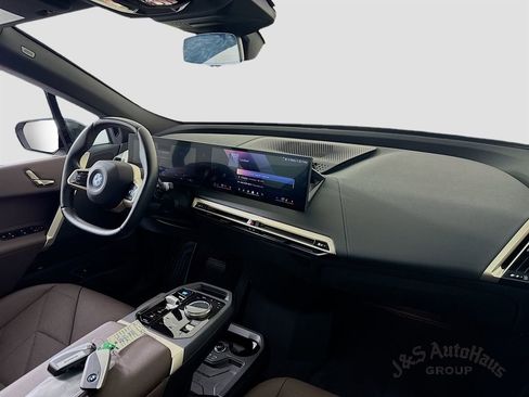 Used 2024 BMW iX xDrive50 w/ Sport Package image 30