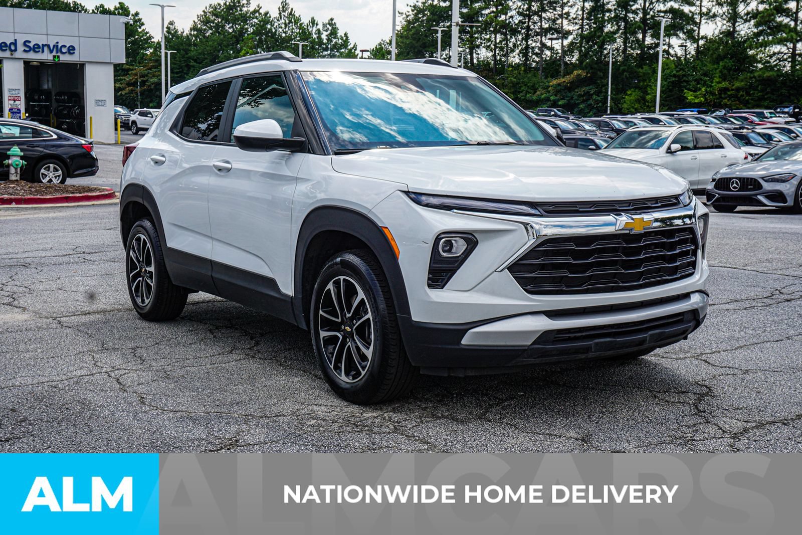 Used 2025 Chevrolet TrailBlazer LT AWD/4WD image 5