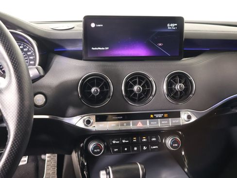 Used 2022 Kia Stinger GT1 RWD image 5