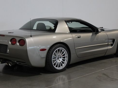 Used 1999 Chevrolet Corvette Coupe w/ Lighting Pkg RWD image 16