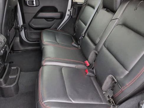 Used 2022 Jeep Wrangler Unlimited Rubicon w/ LED Lighting Group AWD/4WD image 19