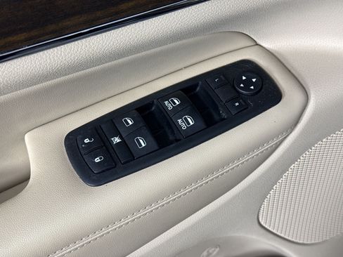 Used 2017 Jeep Grand Cherokee Limited w/ Luxury Group II AWD/4WD image 15