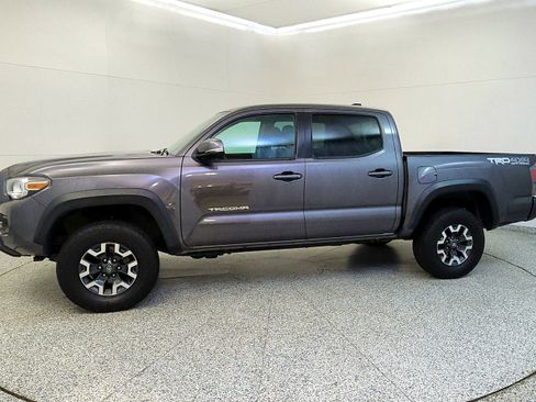 Used 2021 Toyota Tacoma TRD Off-Road w/ Technology Package AWD/4WD image 4