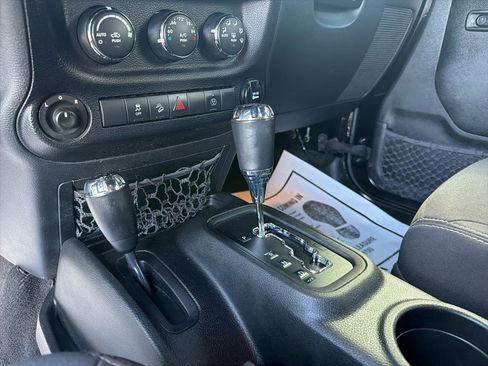 Used 2014 Jeep Wrangler Unlimited Rubicon AWD/4WD image 12