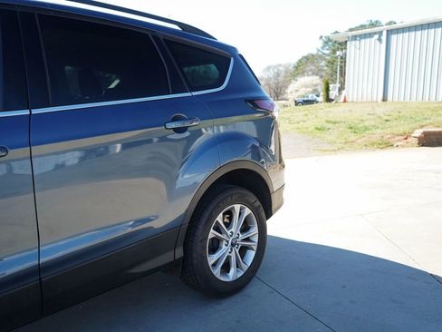 Used 2018 Ford Escape SE image 16