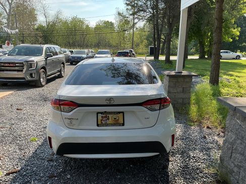 Used 2022 Toyota Corolla LE FWD image 6