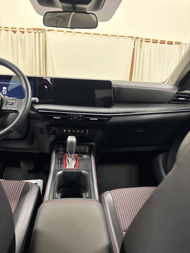 Used 2025 Nissan Kicks SR FWD image 17