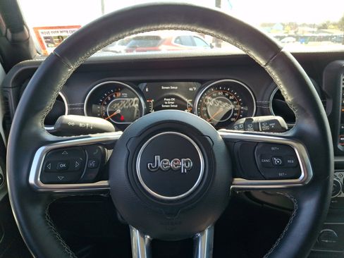Used 2018 Jeep Wrangler Unlimited Sahara image 19