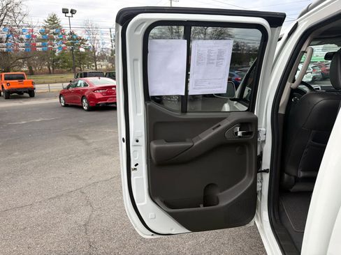 Used 2020 Nissan Frontier PRO-4X w/ Pro-4x Utility Package image 12