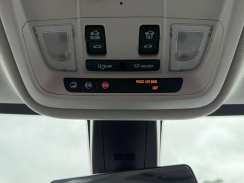 Used 2019 Chevrolet Traverse Premier image 36