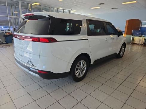 Used 2024 Kia Carnival LX FWD image 8