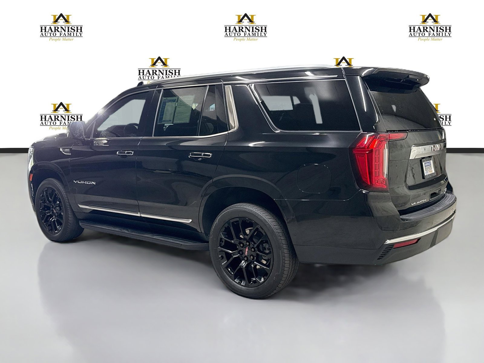 Used 2022 GMC Yukon SLT w/ SLT Premium Package AWD/4WD image 9