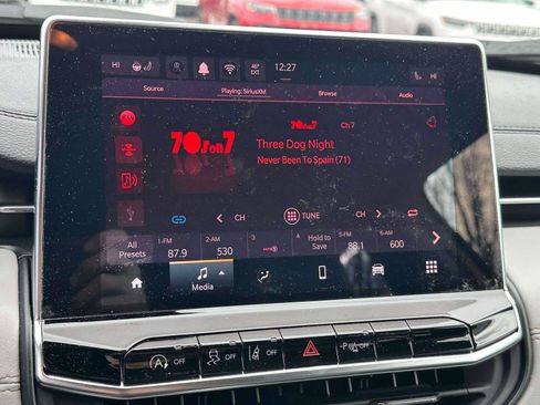 Used 2025 Jeep Compass Limited image 25