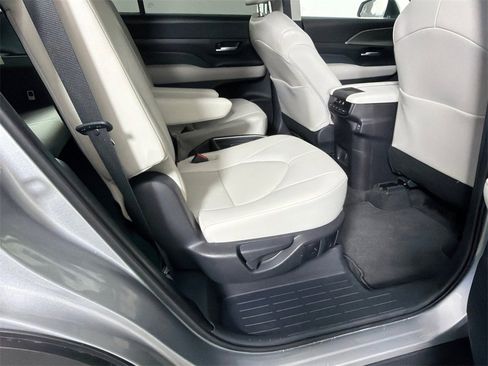 Used 2026 Toyota Grand Highlander XLE image 15