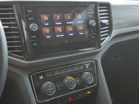 Used 2022 Volkswagen Atlas Cross Sport SE image 29