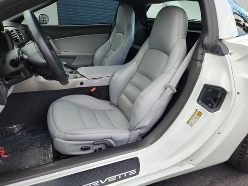 Used 2005 Chevrolet Corvette Coupe w/ Preferred Equipment Group RWD image 8