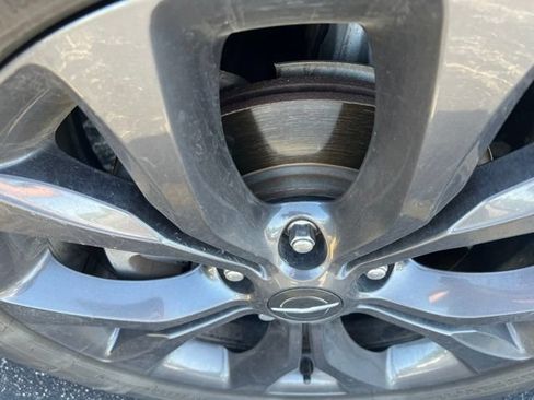 Used 2019 Chrysler Pacifica Limited w/ Advanced Safetytec Group FWD image 4