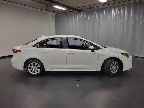 Used 2025 Toyota Corolla LE FWD image 9