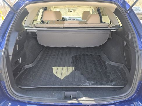 Used 2017 Subaru Outback 2.5i Premium image 16