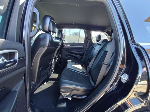 Used 2019 Jeep Grand Cherokee Laredo w/ Laredo X Package image 34