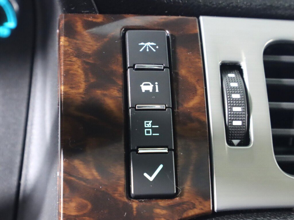 Used 2013 GMC Yukon XL Denali RWD image 24