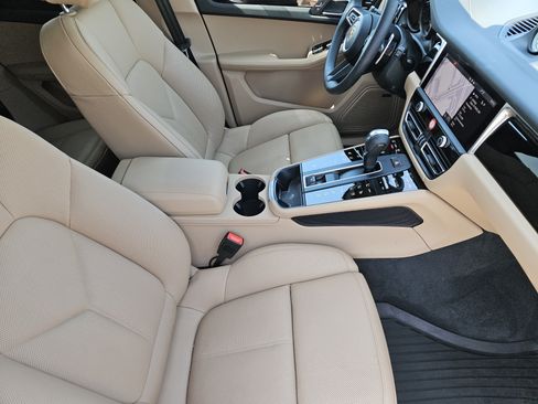 Certified 2026 Porsche Macan AWD/4WD image 15