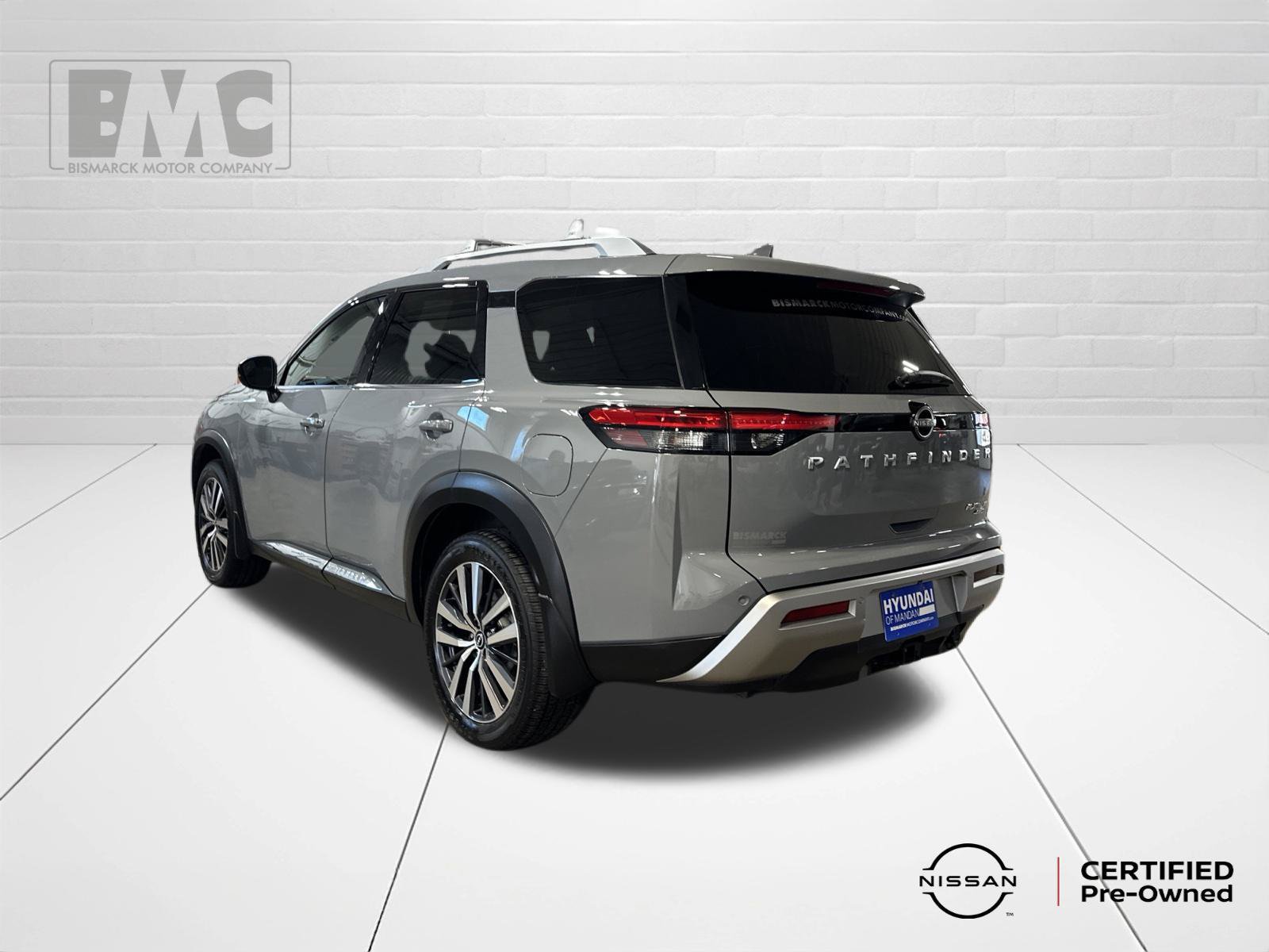 Used 2022 Nissan Pathfinder Platinum w/ Cargo Package AWD/4WD image 4