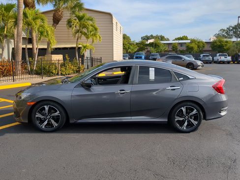 Used 2018 Honda Civic Touring image 9