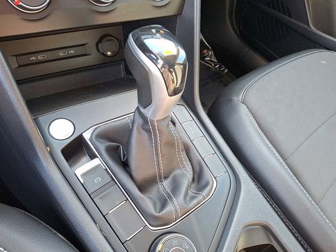 Used 2022 Volkswagen Taos SE image 16