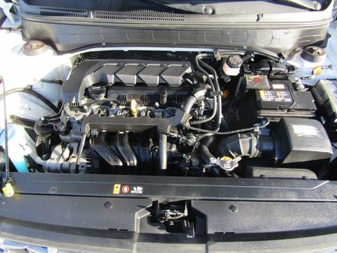 Used 2021 Hyundai Venue SEL image 8