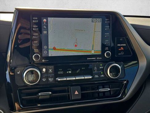 Used 2021 Toyota Highlander XLE FWD image 15