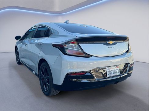 Used 2017 Chevrolet Volt Premier w/ Driver Confidence II Package FWD image 4