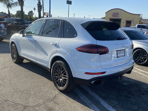 Used 2017 Porsche Cayenne Platinum Edition w/ Premium Package (PJV) image 9