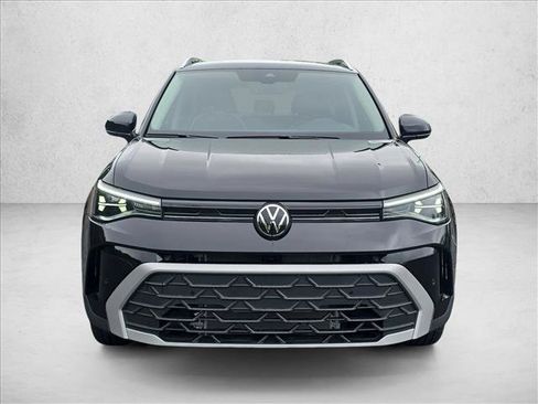 New 2026 Volkswagen Taos SE FWD image 12