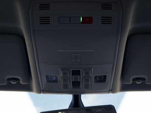 Used 2020 Volkswagen Tiguan SE w/ Panoramic Sunroof Package image 35