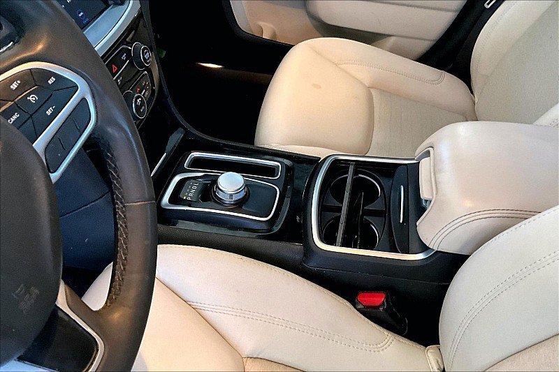 Used 2023 Chrysler 300 Touring w/ Sport Appearance Package RWD image 11